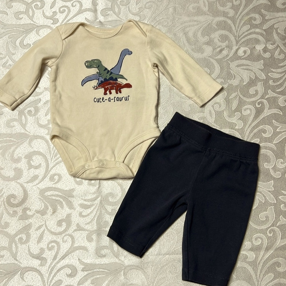 3 months old Carter’s baby boy set